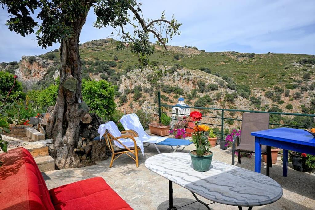 Old Castle & Mountain Wiew Apartment Heraklion  Exterior photo